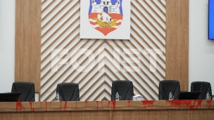 Početak sednice u znaku crvene